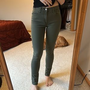 Levi’s Olive green hi-rise skinny jeans 4/27
